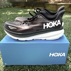 HOKA Clifton 9 Men's size 10.5